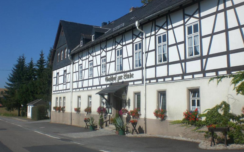 Hotel-Gasthof-zur-Linde,-We Hotel Gasthof zur Linde in Weißbach mit gemütlichem Landhausstil, umgeben von grüner Natur, nahe Chemnitz gelegen